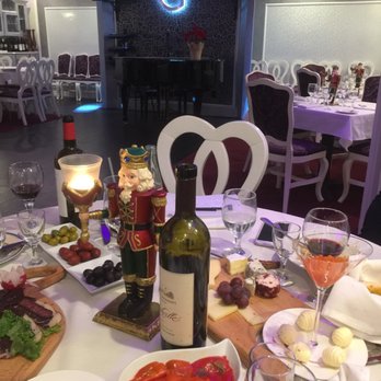 Graff Gennaro's - Wine cheese plate and music! - Italian Near Me - Glendale, California