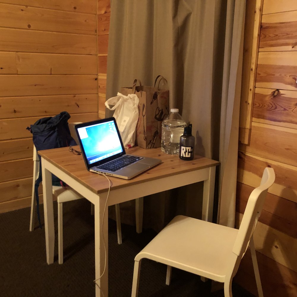 Bryce Valley Lodging - Desk and chairs - Hotels Near Me - Tropic, Utah Bryce Valley Lodging - Desk and chairs - Hotels Near Me - Tropic, Utah