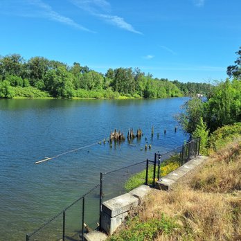 Springwater Corridor Trail - Viewpoint on trail - Hiking Near Me - Portland, Oregon