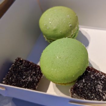 Alo Restaurant - Pistachio macarons and pâte de fruit - Bars Near Me - Toronto, Ontario Alo Restaurant - Pistachio macarons and pâte de fruit - Bars Near Me - Toronto, Ontario