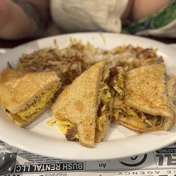 Evergreen Inn Restaurant - Breakfast & Brunch Near Me - Rockford, Michigan