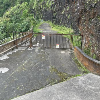 Nuuanu Pali Lookout - Local Flavor Near Me - Kaneohe, Hawaii Nuuanu Pali Lookout - Local Flavor Near Me - Kaneohe, Hawaii