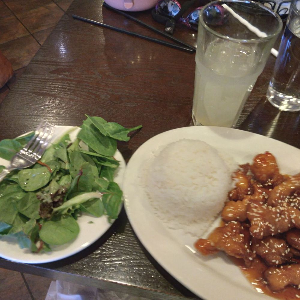 Goji Kitchen - Green salad, ginger beer and orange seasame chicken with white rice - Asian Fusion Near Me - Santa Rosa, California Goji Kitchen - Green salad, ginger beer and orange seasame chicken with white rice - Asian Fusion Near Me - Santa Rosa, California
