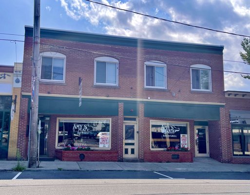 Amy's Place Bar & Grill by null