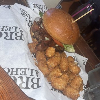 Bronx Alehouse - Drunken Onion Gorgonzola Burger - American Near Me - Bronx, New York