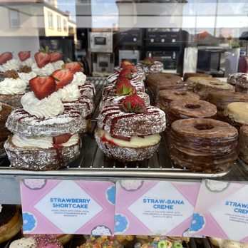 Friendly Donuts - Fancier strawberry offerings - Donuts Near Me - Orange, California Friendly Donuts - Fancier strawberry offerings - Donuts Near Me - Orange, California