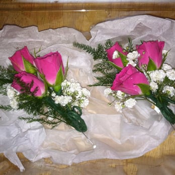 Cypress Florist - Boutonnières for the Grooms - Florists Near Me - Cypress, California Cypress Florist - Boutonnières for the Grooms - Florists Near Me - Cypress, California