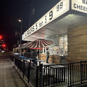Burger Bar - Outside view - Looking good this September evening - Burgers Near Me - San Jose, California Burger Bar - Outside view - Looking good this September evening - Burgers Near Me - San Jose, California