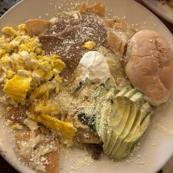 Los Chilakillers - Chilaquiles Poblanos - Mexican Near Me - Austin, Texas