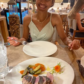 Mama Beach - Seared tuna with vegetables - Pasta Shops Near Me - Pittulongu, SS Mama Beach - Seared tuna with vegetables - Pasta Shops Near Me - Pittulongu, SS