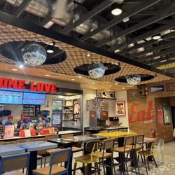 Raising Cane's Chicken Fingers - Eating area
