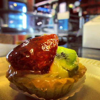 F Monteleone Bakery & Cafe - Strawberry kiwi custard - Bakeries Near Me - Brooklyn, New York