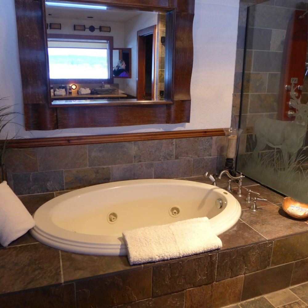 Paws Up Ranch - Jacuzzi bathtub perfect for after your snowmobiling adventure at the Paws Up Resort - Resorts Near Me - Greenough, Montana