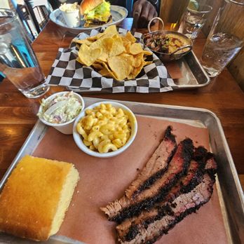 The Uptown on Main - Brisket mac ans cheese and smash burger - New American Near Me - Frisco, Colorado