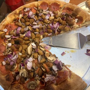Megatoppers Pizza Joint - Awesome staff  DELICIOUS PIZZA Plenty of toppings Definitely a repeat place to hit up - Pizza Near Me - Bullhead City, Arizona