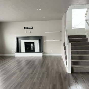 Pulirr - Pulirr - Sparkling living room with reoccurring cleaning service. - Home Cleaning Near Me Pulirr - Pulirr - Sparkling living room with reoccurring cleaning service. - Home Cleaning Near Me