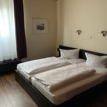 Korff von - Unser schönes Zimmer mit einem sehr interessanten Kleiderschrank. Leider vergessen zu fotografieren - Hotels Near Me - Meschede, NW Korff von - Unser schönes Zimmer mit einem sehr interessanten Kleiderschrank. Leider vergessen zu fotografieren - Hotels Near Me - Meschede, NW