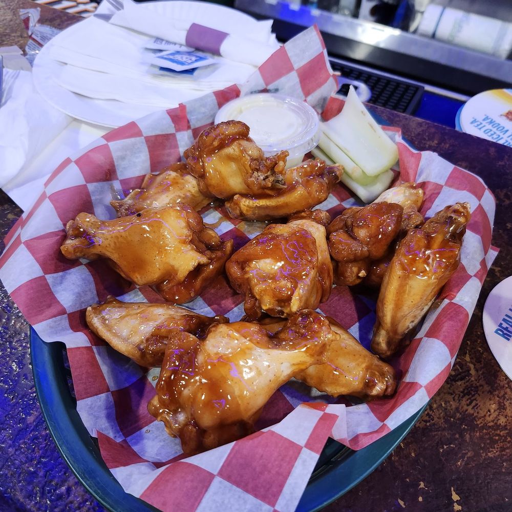 Dirty Jersey Tavern - 10 huge honey hot wings - Sports Bars Near Me - Alloway Township, New Jersey