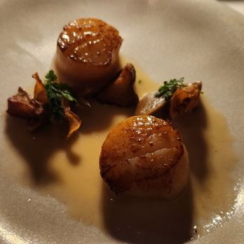 Five Sails Restaurant - Third course of tasting menu - seared Hakkaido scallops - French Near Me - Vancouver, British Columbia