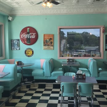 Fenders Diner - Love the color inside - Diners Near Me - Cornelia, Georgia