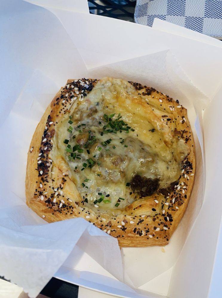 Lazy Dreamer Farm Logo