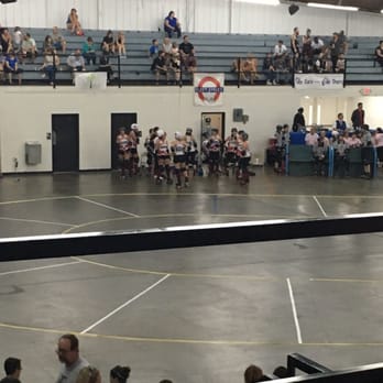 Nashville Rollergirls - Warming up! - Amateur Sports Teams Near Me - Nashville, Tennessee