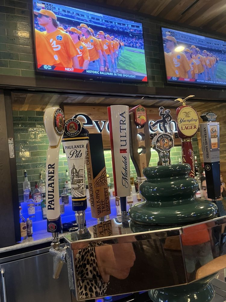 Evergreen Sports Bar Image