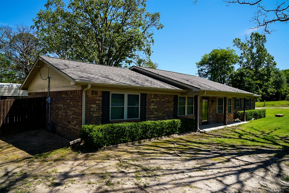 Slide of Accurate Roof Systems