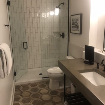 Hotel Covington - The bathroom - Hotels Near Me - Covington, Kentucky
