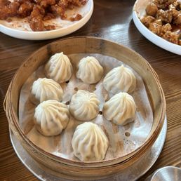 E1. Juicy Pork Dumplings / 小籠包 (8 Pieces) E1. Juicy Pork Dumplings / 小籠包 (8 Pieces)