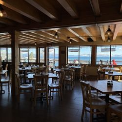Za’s Lakefront - Inside