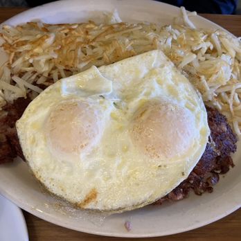 Brentwood Cafe - Corned Beef Hash and Eggs - Breakfast & Brunch Near Me - Brentwood, California
