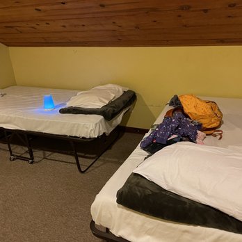 River Front Cabins - Sleeping loft, not pictured js the queen bed!! - Hotels Near Me - Three Rivers, California River Front Cabins - Sleeping loft, not pictured js the queen bed!! - Hotels Near Me - Three Rivers, California