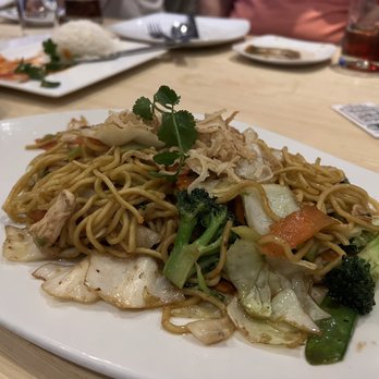 ZOMO Asian + American Eatery - Lo mein - Vietnamese Near Me - Englewood, Colorado