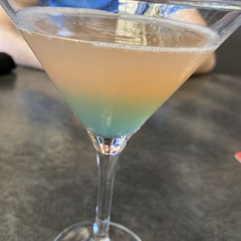 Yard House - Malibu Peach! - Bars Near Me - Roseville, California