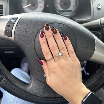 The W Nail Bar - Bridge Park - Nail Salons Near Me - Dublin, Ohio