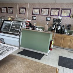 Ryan's Deli Cafe - Ryan's Deli counter .
