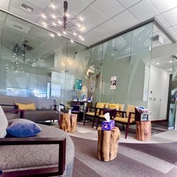 Pacific Northwest Retina - Bellingham clinic lobby