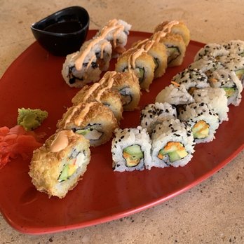 Sushi Bar - Spicy Tuna, California Coconut and Veggie Rolls - Sushi Bars Near Me - Cancún, ROO