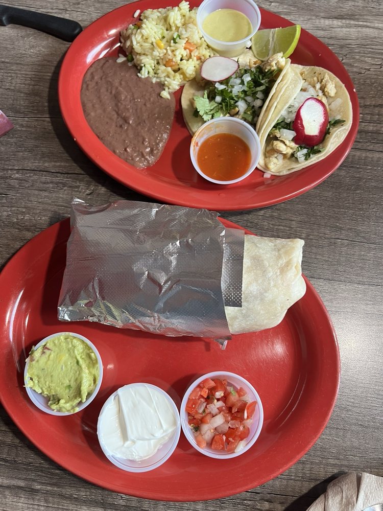 El Guanaco Restaurant & Bar