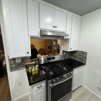 Working Hands Construction - New Kitchen shaker door, hardware, with backsplash - General Contractors Near Me Working Hands Construction - New Kitchen shaker door, hardware, with backsplash - General Contractors Near Me