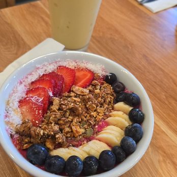 Gris Azul Cafe - Dragonflies Acai bowl & mango smoothie - Coffee & Tea Near Me - Los Angeles, California Gris Azul Cafe - Dragonflies Acai bowl & mango smoothie - Coffee & Tea Near Me - Los Angeles, California