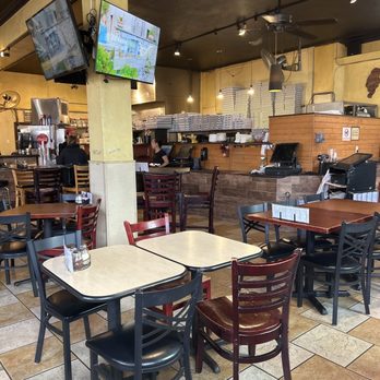 PizMo Cafe - Pizza Near Me - Pismo Beach, California