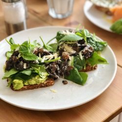 Café Bondi - Avocado toast with mushrooms