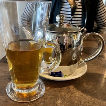 Lake House Restaurant - Tea service - Mediterranean Near Me - Vineland, Ontario
