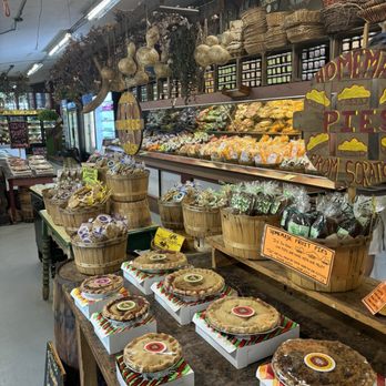 Wright's Farm - Inside - Fruits & Veggies Near Me - Gardiner, New York