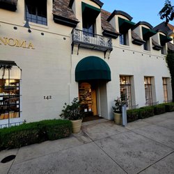 Williams-Sonoma - Lake entrance