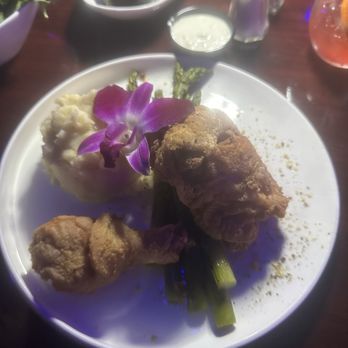 Piano Keys Restaurant & Lounge - Southern Fried chicken with mashed potatoes and asparagus - Salad Near Me - Brandywine, Maryland