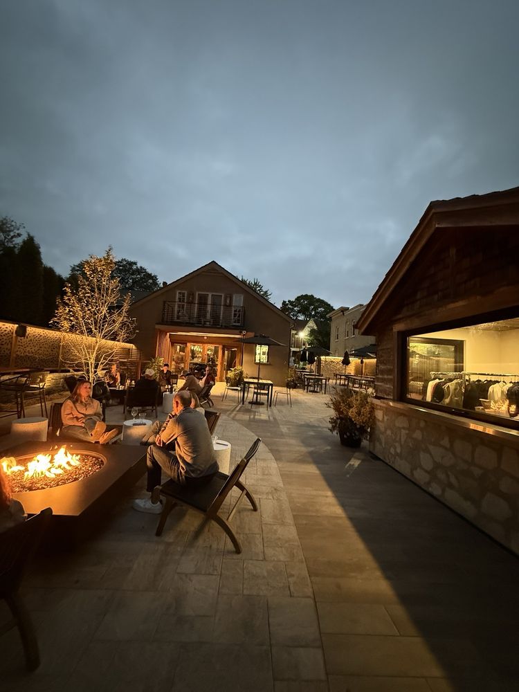 Blind Horse Cellar - vineyard in Cedarburg, WI