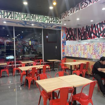 Dave's Hot Chicken - Chicken Shop Near Me - Burbank, California